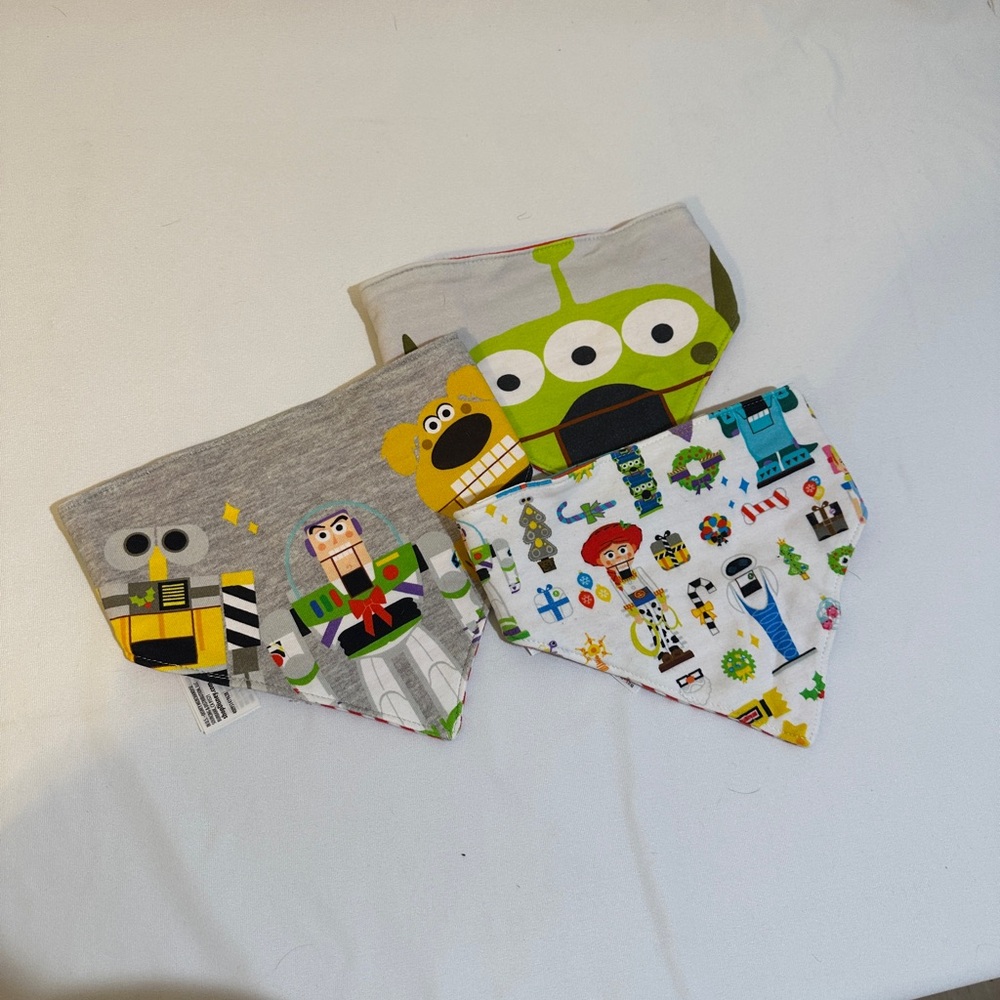 Disney Pixar Christmas Pet bandana Set